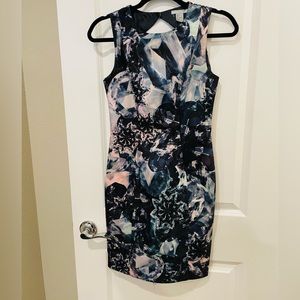Patterned cut-out back dress